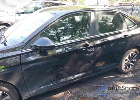 2024 Volkswagen Jetta 1.5T S z USA, uszkodzony, nr VIN 3VW5M7BU8RM093103